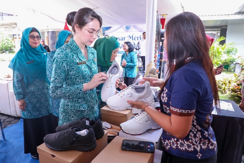 Ketua TP PKK Jatim Sebut Bazar Meriah Ramadan Sebagai Ikhtiar Kendalikan Harga Sembako Jelang Hari Raya